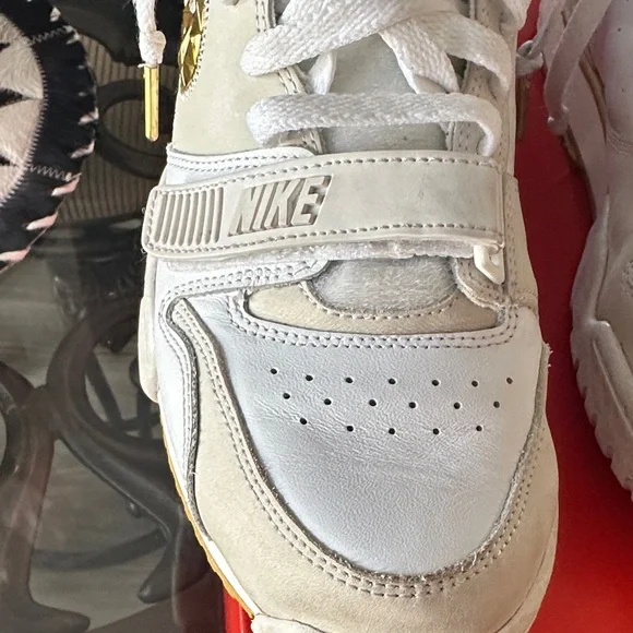 Nike Men’s White and Gold Sneakers - Picture 10 of 15